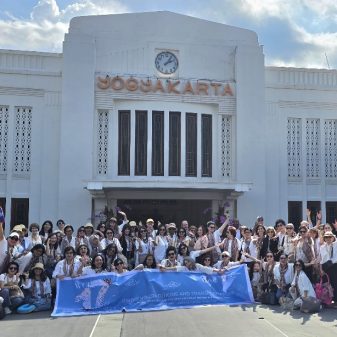 Jejak Pemberdayaan Perempuan dan Diplomasi Budaya: Ratusan Delegasi WCI Biennial Conference Menyambangi Kampung Batik Giriloyo