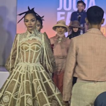 Dua Dekade Menuju Puncak Mode: Jogja Fashion Week 2026 Fokus pada Inovasi Wastra dan Gaya Hidup Modern