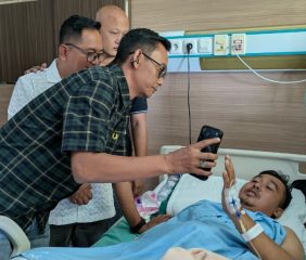 Haji Suryo Tanggung Pengobatan Abdullah dan Deva, Berikan Motor Baru serta Beasiswa Pendidikan Hingga Kuliah
