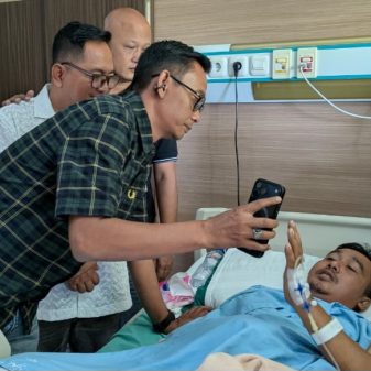 Haji Suryo Tanggung Pengobatan Abdullah dan Deva, Berikan Motor Baru serta Beasiswa Pendidikan Hingga Kuliah