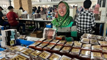 Dulu Sering Ditolak Kerja dan Dibully, Kini Karyawan Difable Rokok HS Mampu Lunasi Hutang dan Menabung