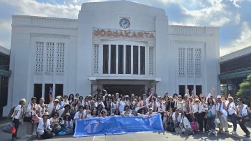 Jejak Pemberdayaan Perempuan dan Diplomasi Budaya: Ratusan Delegasi WCI Biennial Conference Menyambangi Kampung Batik Giriloyo