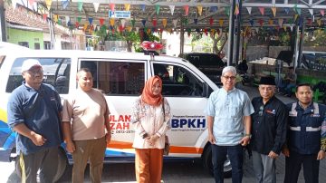 Maksimalkan Dana Abadi Umat Rp317 Juta, BPKH dan LAZISMU Serahkan Armada Mobil Jenazah di Sleman