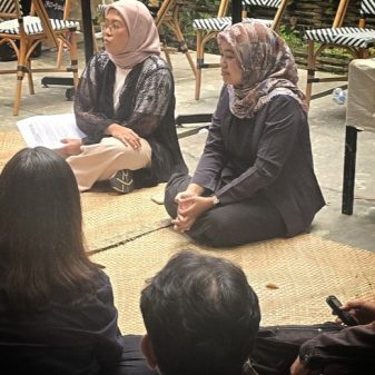 Kupas Rantai Trauma Domestik, Kalis Mardiasih Bicara Lewat Novel Makamkan Ibu di Samping Ayah