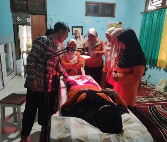 Dua Hari, Tim PKM Universitas Madani Gelar Pelatihan Kesehatan Komplementer MECAR di Piyungan