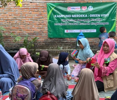 Tanamkan Zero Waste Lifestyle, Alfamidi Latih Puluhan Anak Klaten Olah Sampah Botol Plastik
