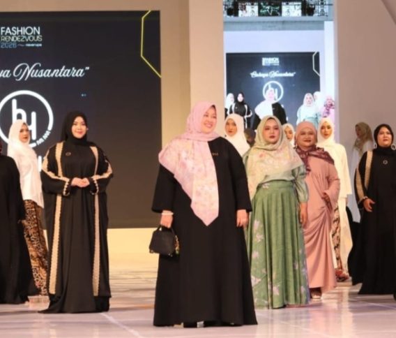 Intip Debut Perdana Istri Gus Muwafiq di Jogja Fashion Rendezvous 2026 : Tarik Perhatian Publik